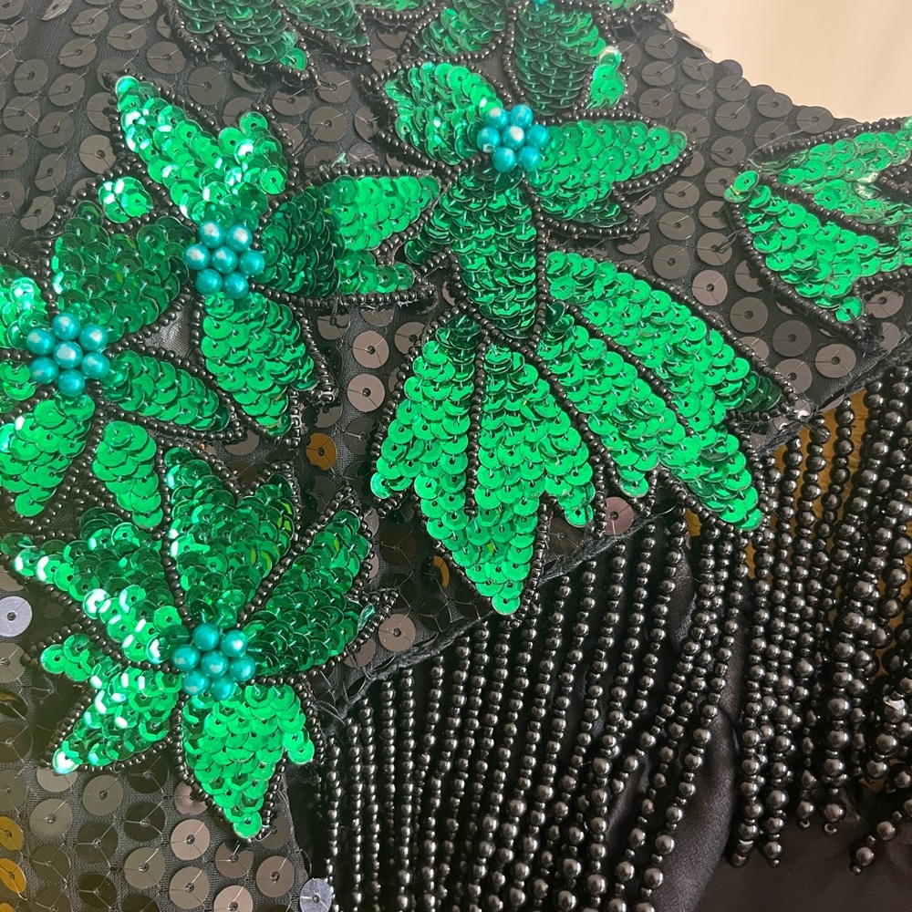 Vintage black and green sequined gown size 8 with keyhole back. - Picture 5 of 13